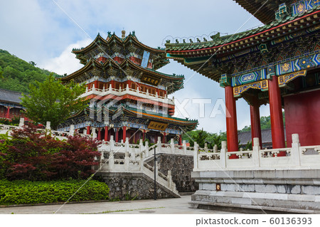 Buddhist temple at Tianmenshan nature park - 60136393