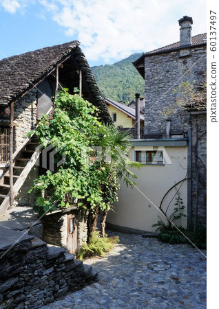 Intraña城市景觀（瑞士南部） 60137497