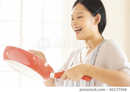 Female Lifestyle Cooking 60137946