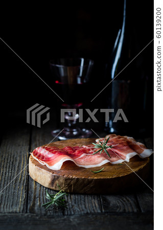 Italian prosciutto or jamon 60139200