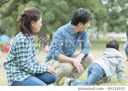 family, picnic, families 60139335