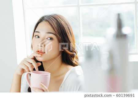 Women's lifestyle tea time 60139691