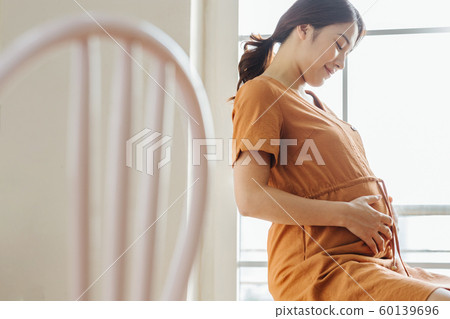 Female pregnancy 60139696