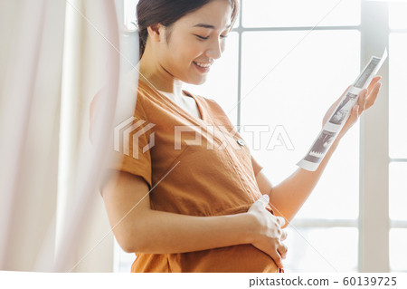 Female pregnancy 60139725