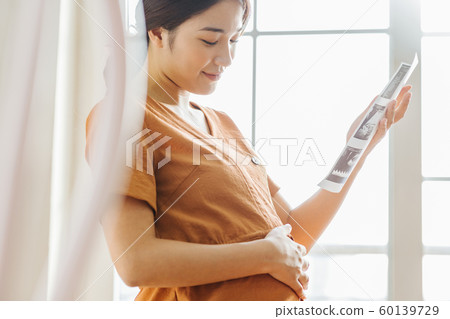 Female pregnancy 60139729