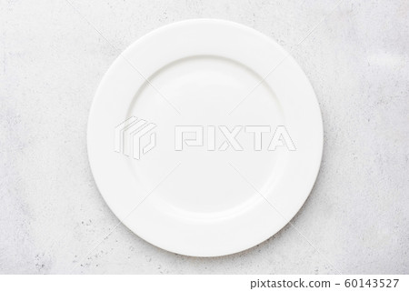 Empty white plate on grey cement background 60143527