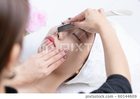 女士們刮鬍子的女人 60144609