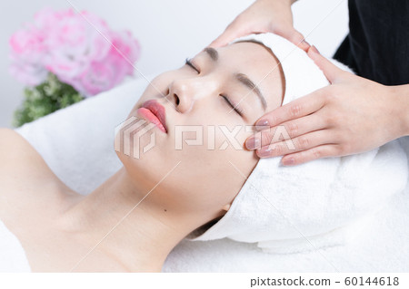 Women who receive ladies shaving Women who receive ladies shaving 60144618