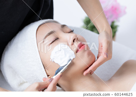女士們刮鬍子的女人 60144625