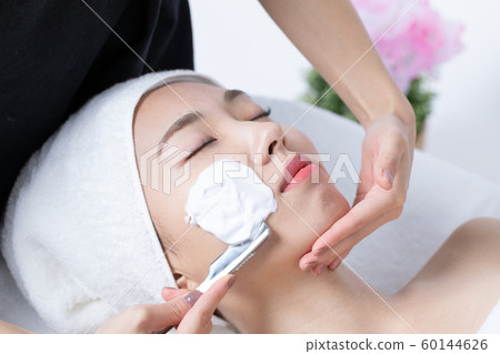 女士們刮鬍子的女人 60144626