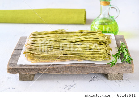 Spinach fettuccine with fresh rosemary 60148611