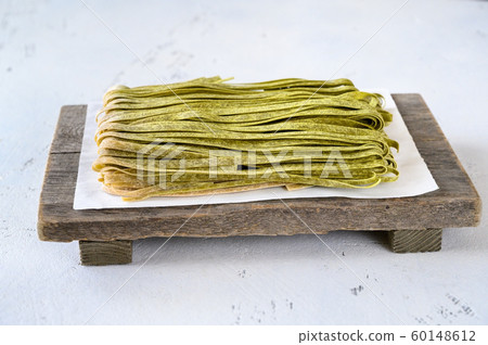 Spinach fettuccine 60148612