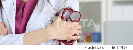 Feale medicine therapeutist doctor hands crossed on her chest 60149983