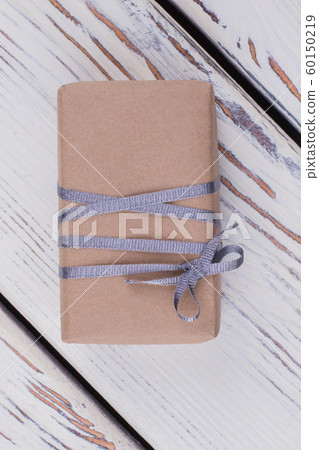 Gift box in kraft paper. Gift box in kraft paper. 60150219