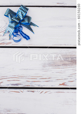 Blue striped gift bow. 60150280