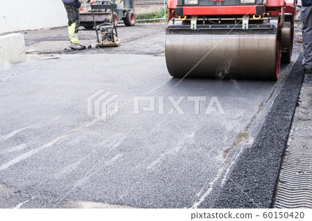 an asphalt roller an asphalt roller 60150420