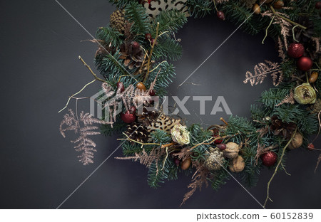 Christmas wreath of vines decorated with fir 60152839