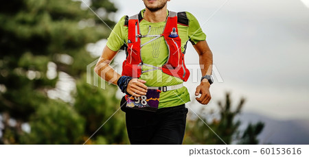 closeup runner athlete with camelbak 60153616