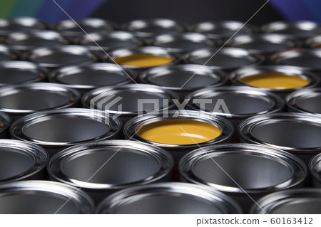 Group of tin metal cans with color paint 60163412