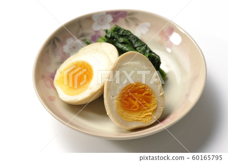 調味雞蛋和菠菜 調味雞蛋和菠菜 60165795