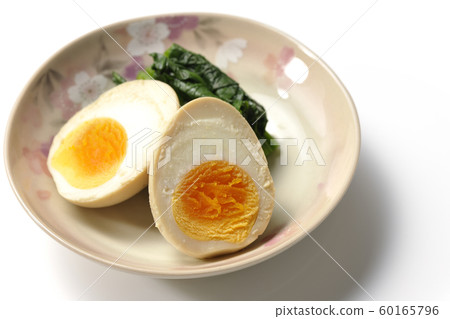調味雞蛋和菠菜 調味雞蛋和菠菜 60165796