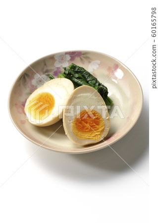 調味雞蛋和菠菜 60165798