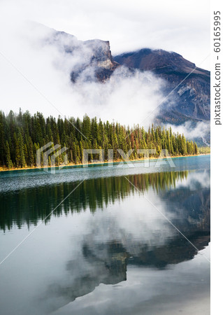 Emerald Lake 60165995
