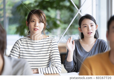 參加研討會的女人的形象 60167720