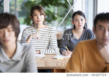 參加研討會的人的形象 60167724