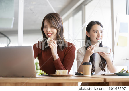 Lunch time image at work Lunch time image at work 60168597