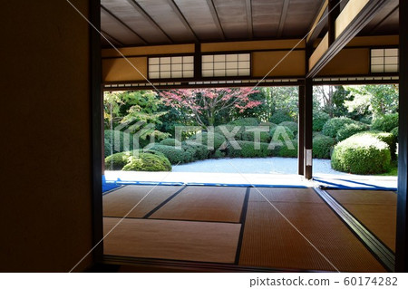 Autumn's Townscape Poetry Izumikaku 60174282