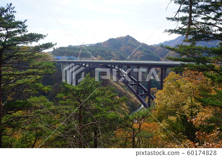秋天的鹽橋大橋 秋天的鹽橋大橋 60174828