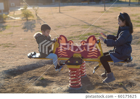 child, whelp, younger 60175625