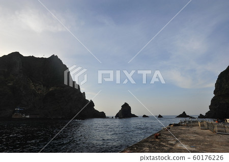 獨島和東島之間的三兄弟 60176226