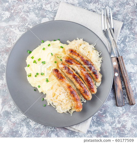 Roasted nuremberg sausages 60177509