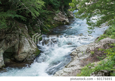 To木縣奈良鹽原原市鹽原原溫泉淀川（8月） 60178891