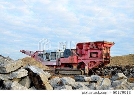 Mobile Stone crusher machine by the construction site or mining quarry 60179018