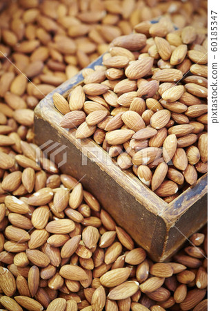 Almond Almond 60185347