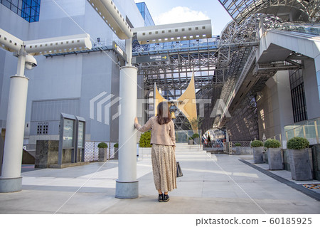 Young woman standing in Kyoto Station Young woman standing in Kyoto Station 60185925