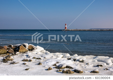 Mole in winter time in Warnemuende, Germany 60190004