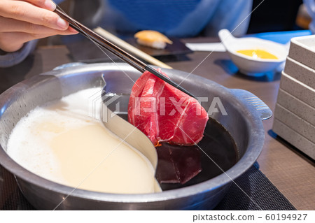 Two-color hot pot 60194927