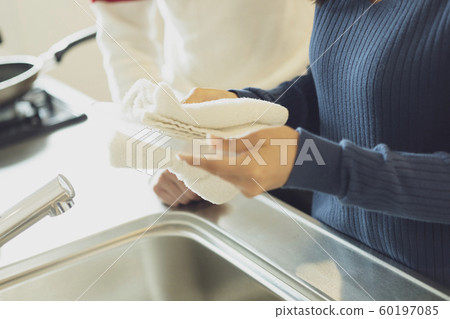 夫婦擦盤子 夫婦擦盤子 60197085