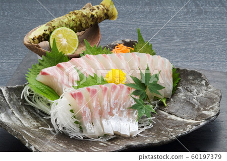 Snapper sashimi 60197379
