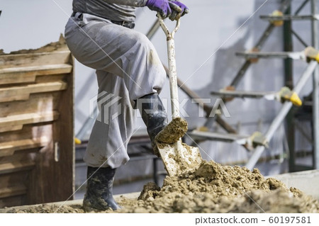 Craftsman working in the field 60197581