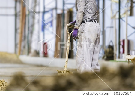 Craftsman working in the field 60197594