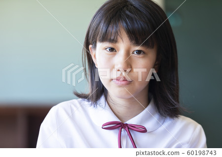 女孩微笑女孩高中女生 60198743