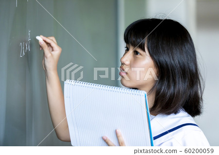 High school girls, class scene, blackboard 60200059