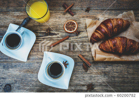 traditional french croissant traditional french croissant 60200782