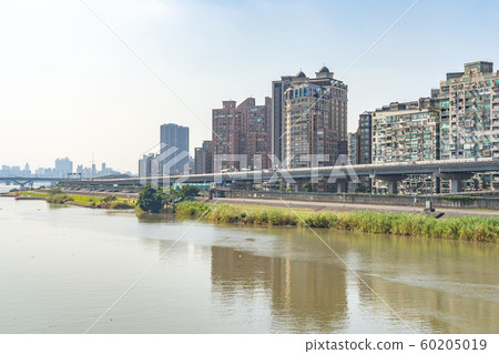 Scenery of the Danshui Riverside: Taipei Bridge, Taiwan, a bridge connecting Taipei City and New Taipei City Scenery of the Danshui Riverside: Taipei Bridge, Taiwan, a bridge connecting Taipei City and New Taipei City 60205019