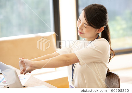 Stretching women Stretching women 60208230